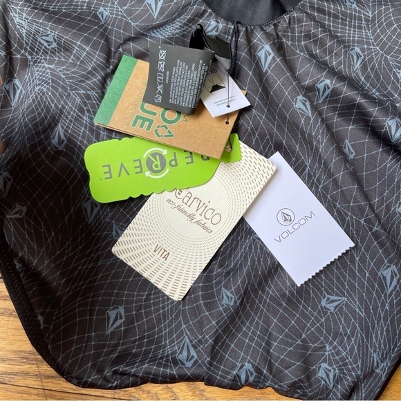 NEW Volcom Simply Solid One Piece Skimpy Swimsuit Black 03032000 Size XL NWT - Picture 10 of 11